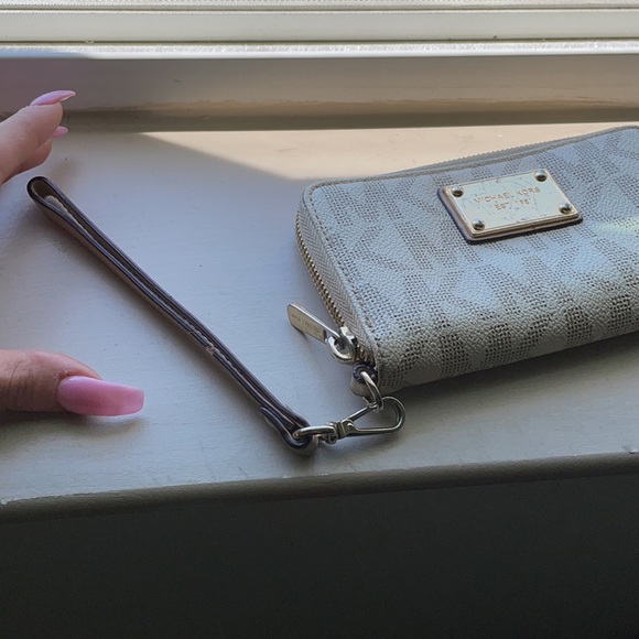 MK Wallet - Picture 3 of 6